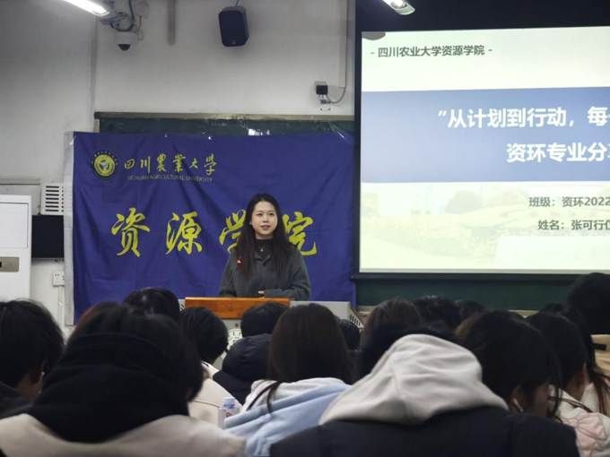 一群人正在听演讲 AI 生成的内容可能不正确。